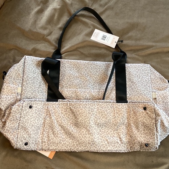 🤍Two Jadyn Travel Bags 🤍 - Picture 3 of 8